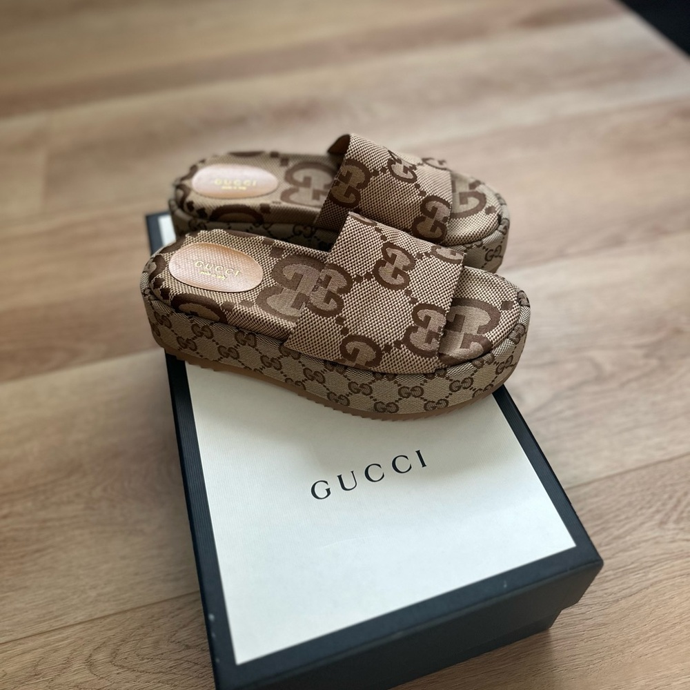 Gucci slides size 6, authentic, worn once